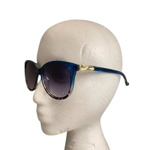 Blue and Purple Oversized Cat-Eye Sunglasses and Case NWOT - Picture 2 of 2